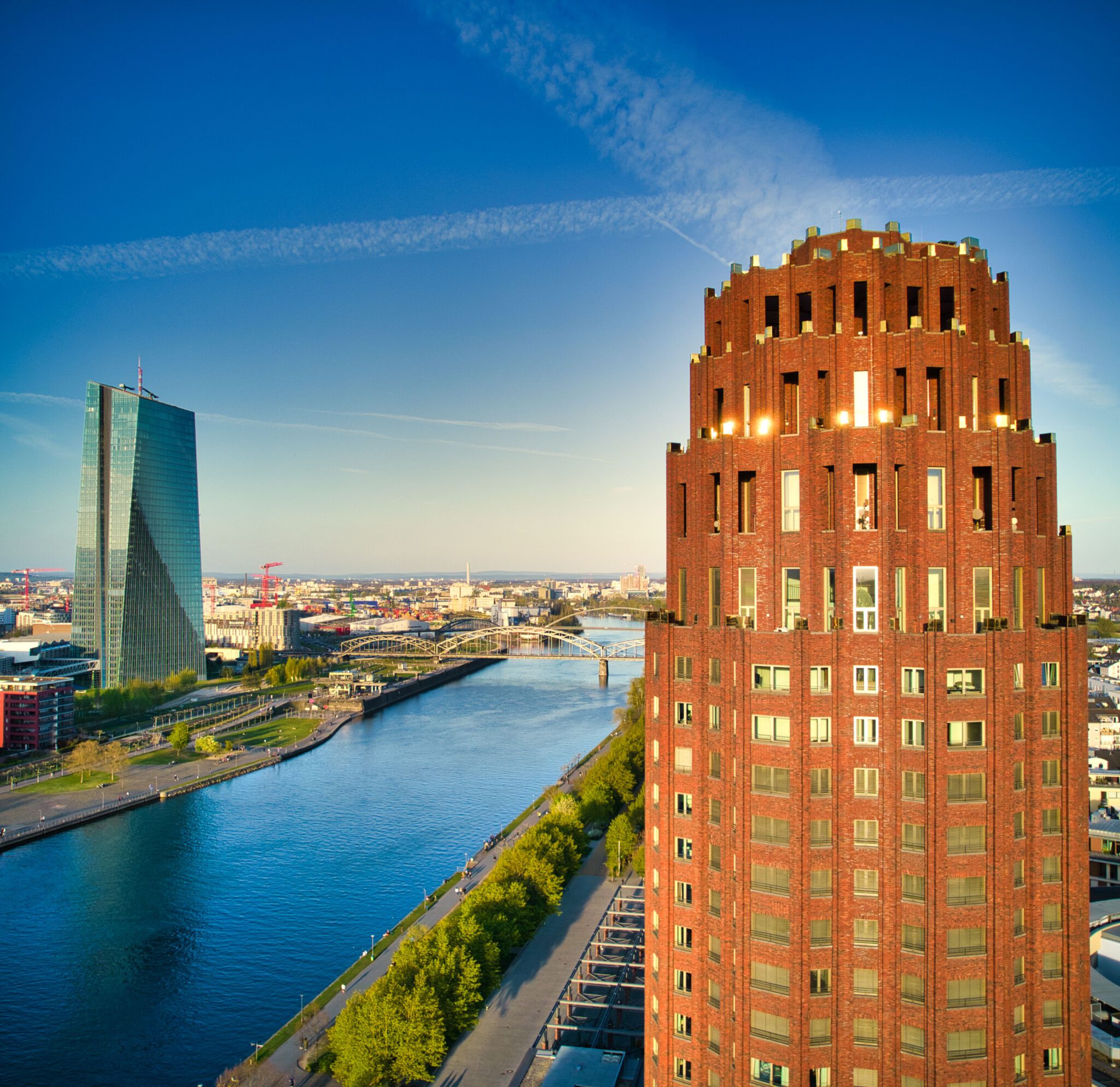 Frankfurt Lindner Hotel und EZB Dronestagram